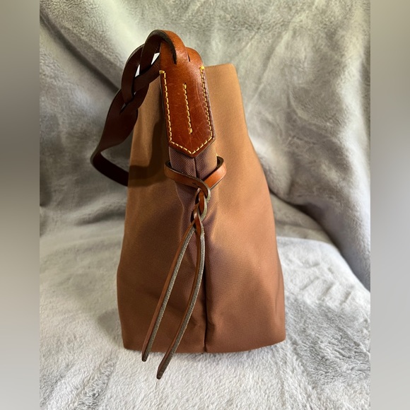 Dooney & Bourke nylon shoulder bag with leather handle - Picture 4 of 9